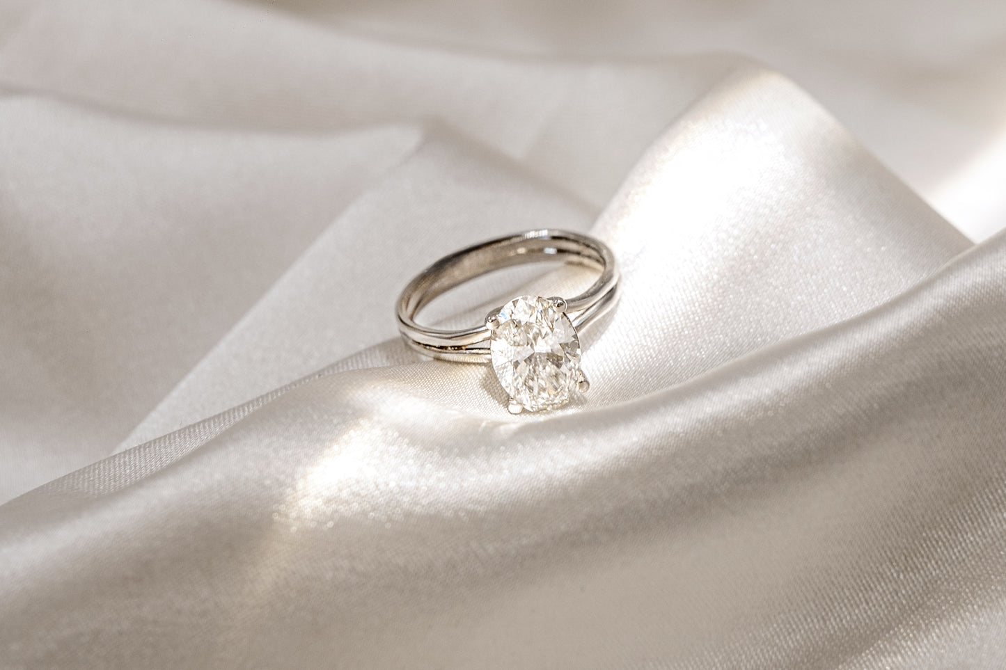 Anillo Diamante Oval y Argolla Convergente