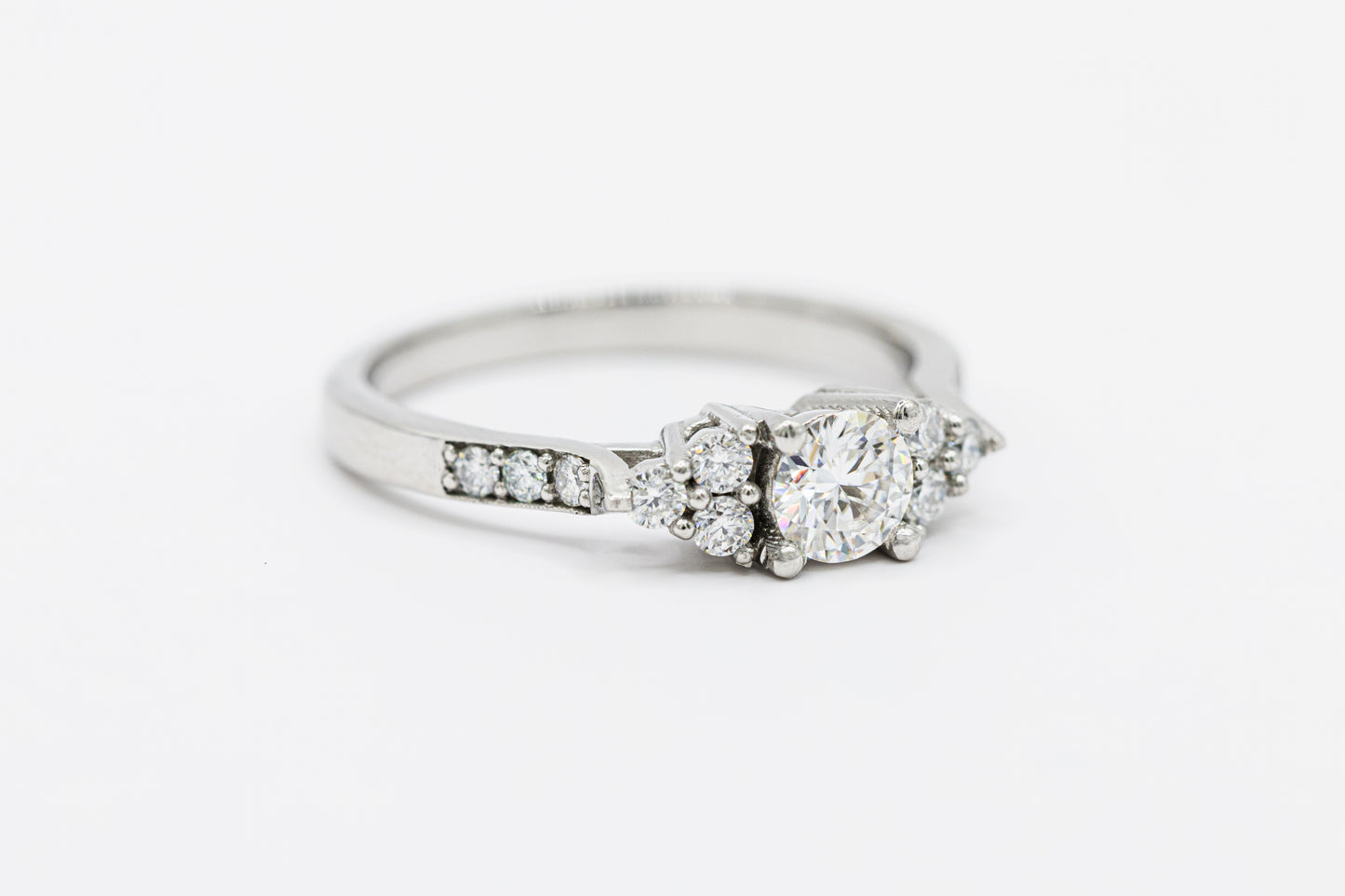 Anillo Diamante y Arreglo Floral