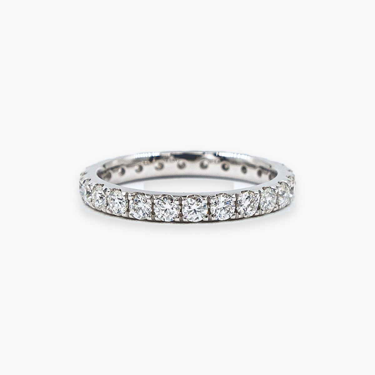 Anillo Sin Fin Brillo Máximo en platino con moissanitas