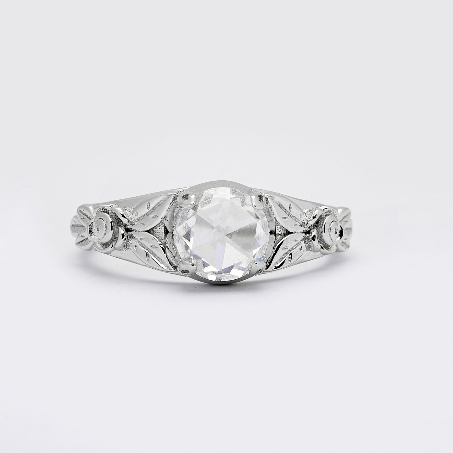 Anillo Grabado Floral y Moissanita Rosecut
