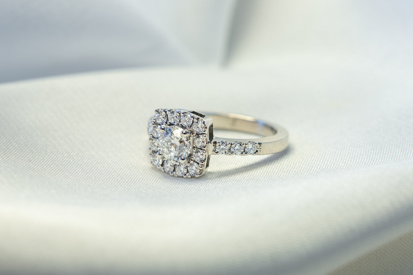 Anillo Halo Cojin