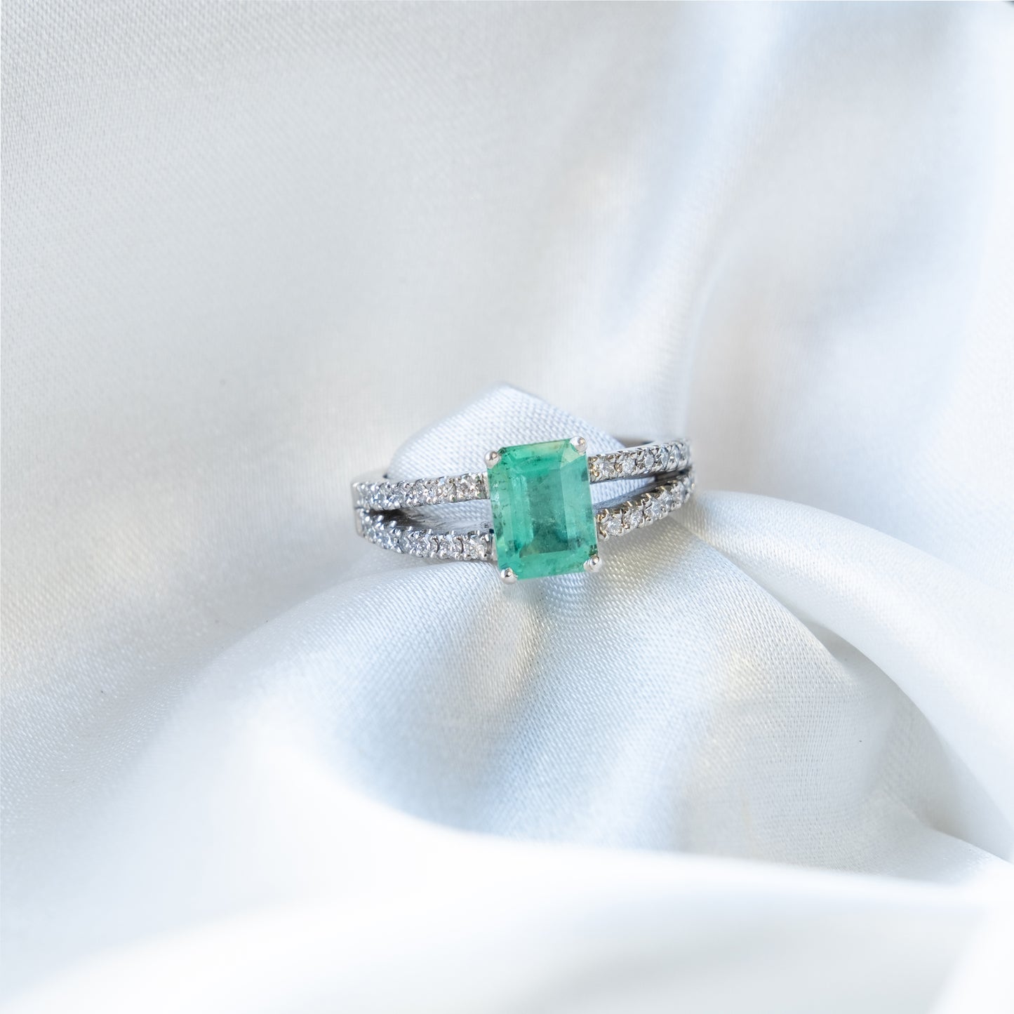 Anillo Esmeralda y Doble Argolla Diamantes