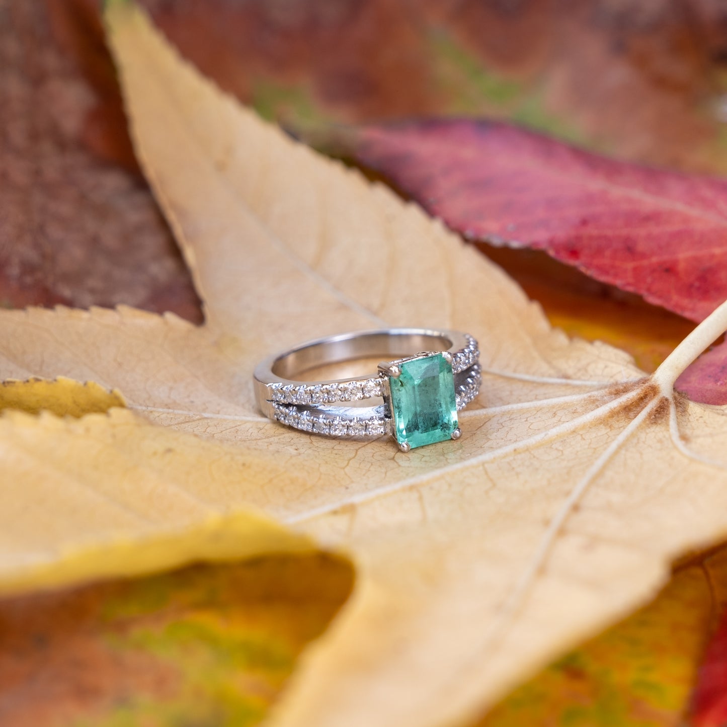 Anillo Esmeralda y Doble Argolla Diamantes