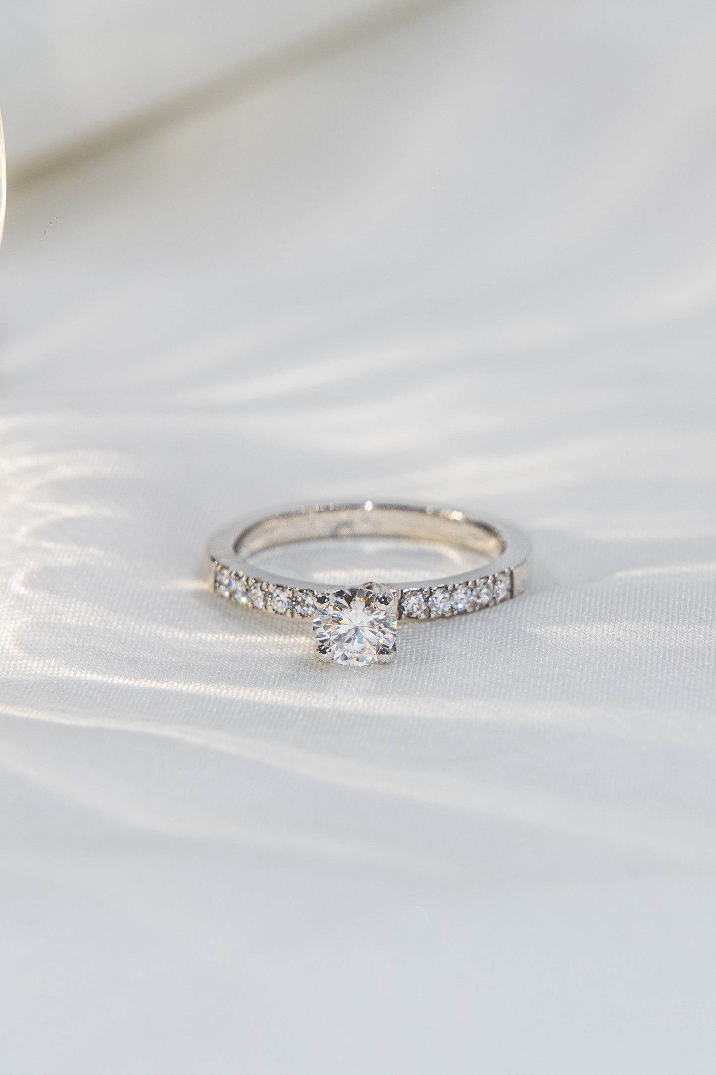 Solitario Diamante y Brillo Pave Lab