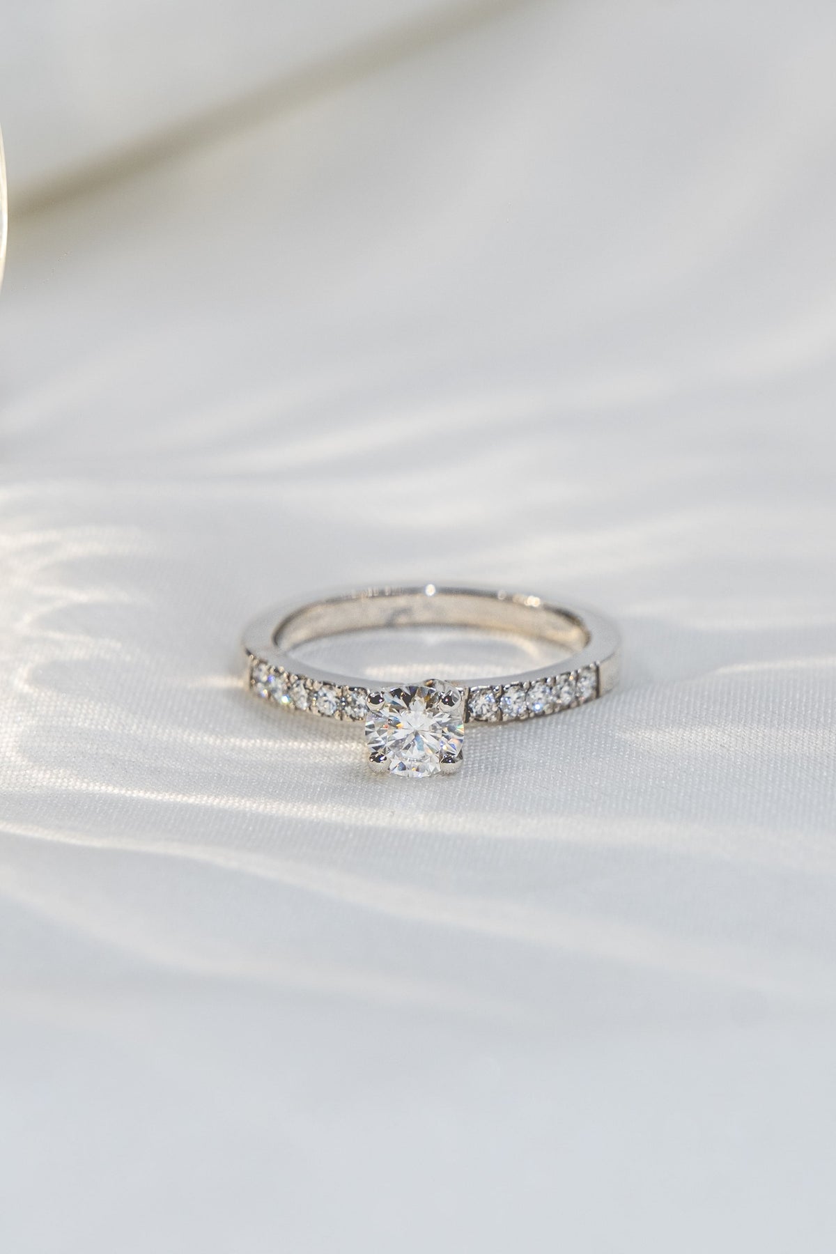 Solitario Diamante y Brillo Pave Lab