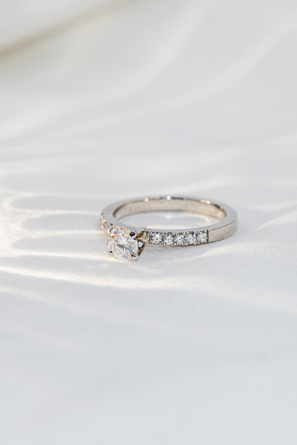 Solitario Diamante y Brillo Pave Lab