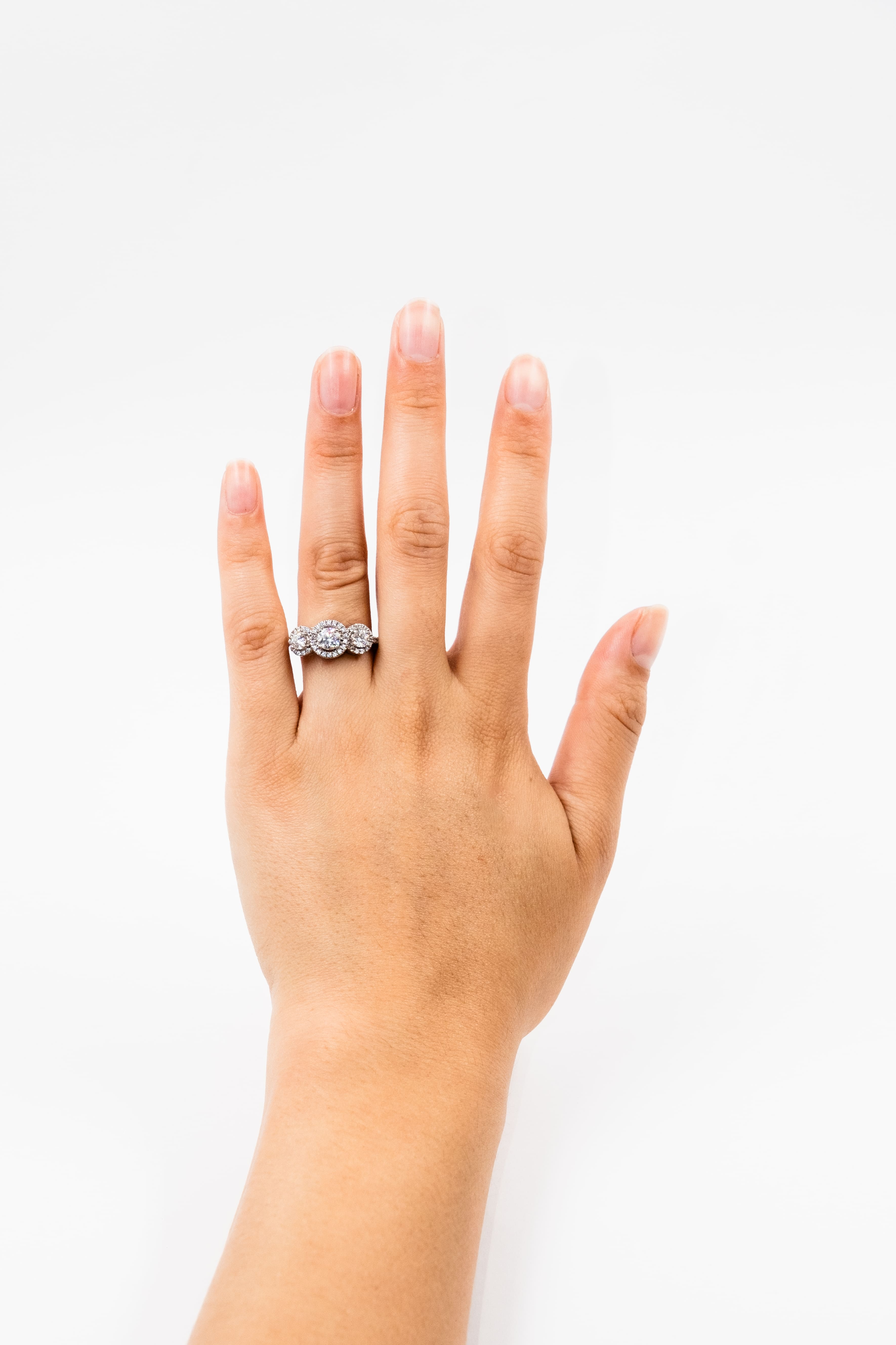 Anillo Tricillo y Halo Máximo de Diamantes Tienda Tiara Joyas