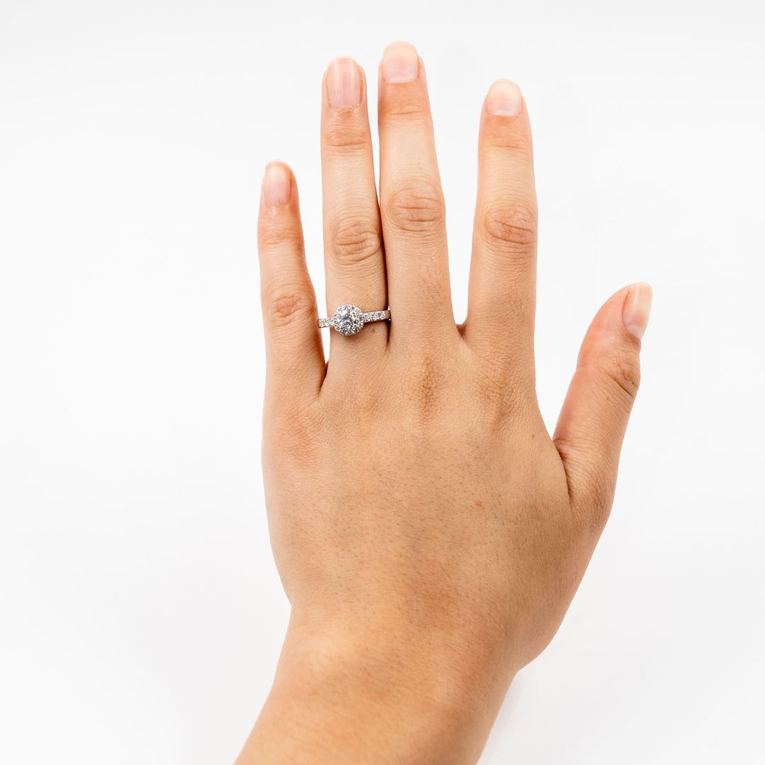 Anillo Halo Clásico Diamantes