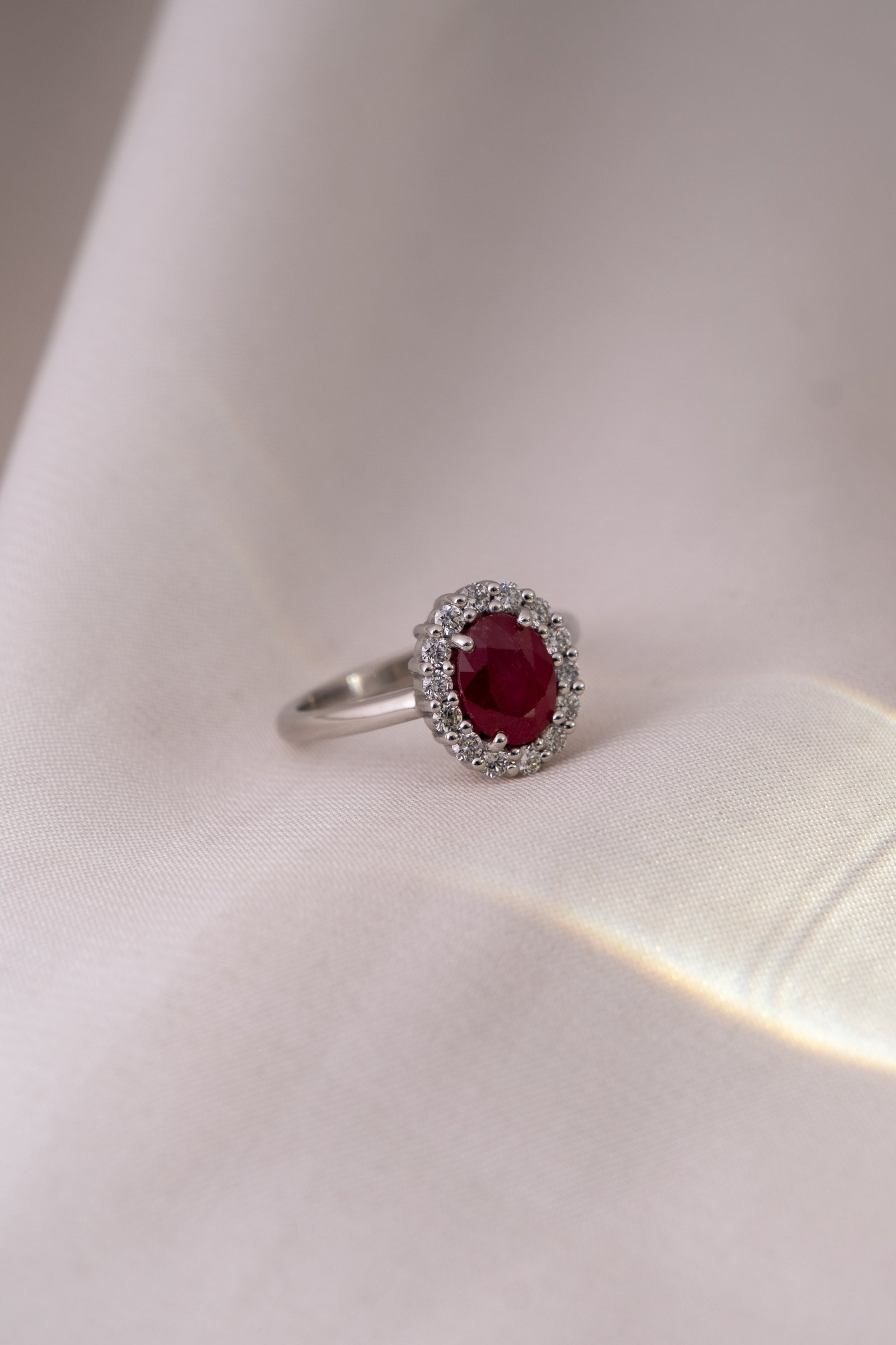 Anillo Rubi y Halo Diamantes