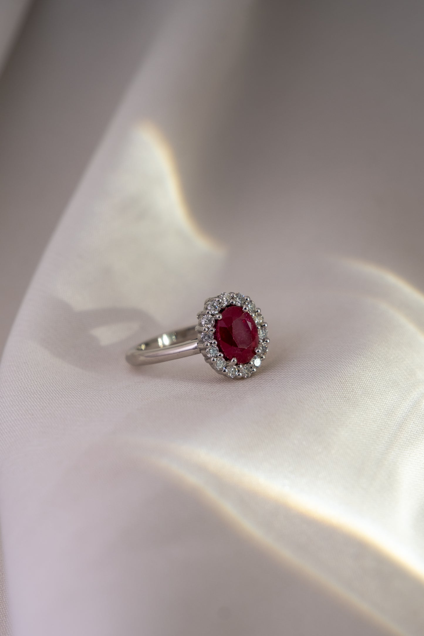 Anillo Rubi y Halo Diamantes