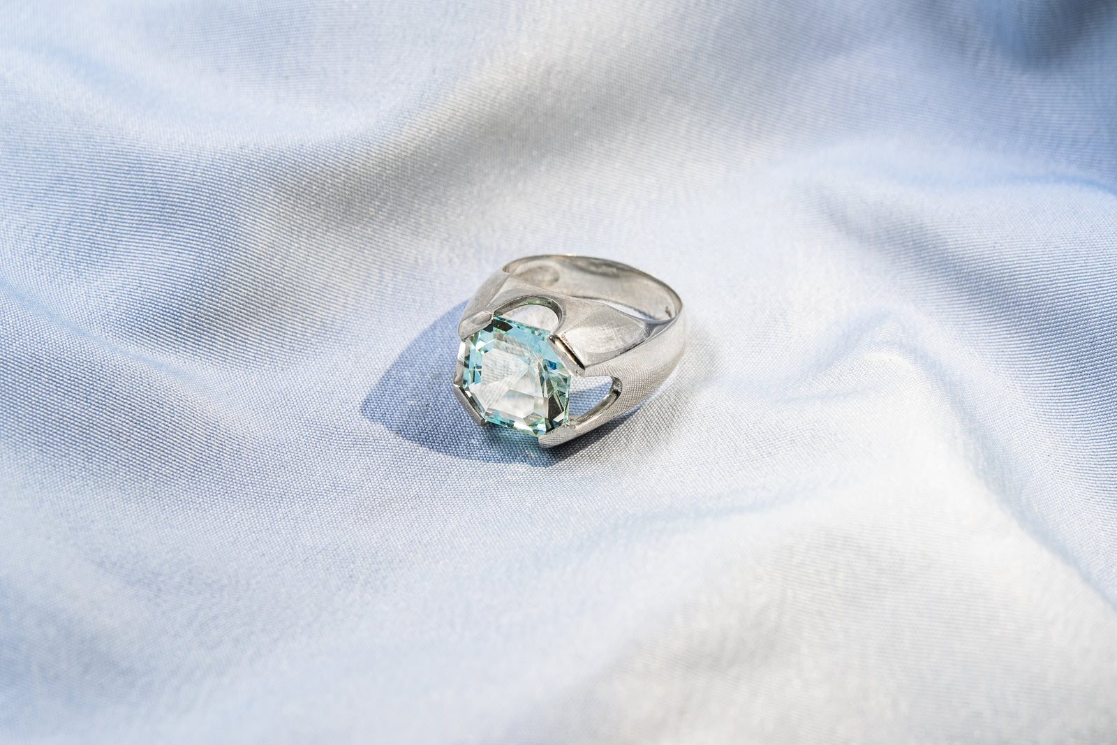 Anillo Agumarina 4 esquinas