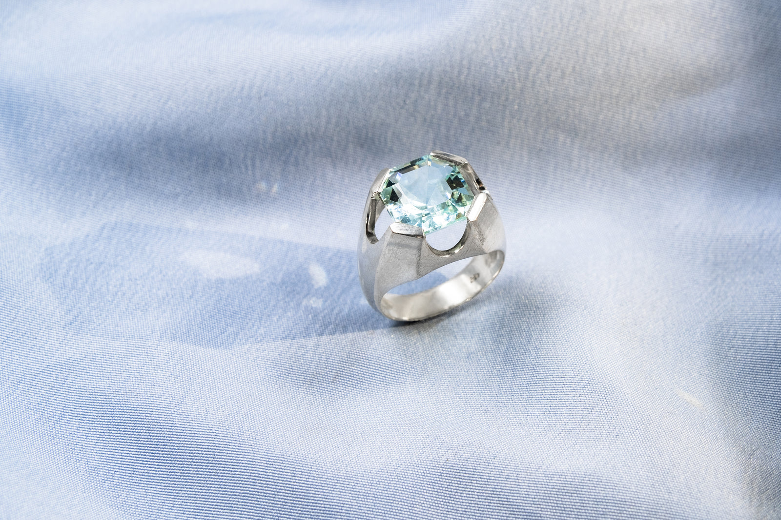 Anillo Agumarina 4 esquinas