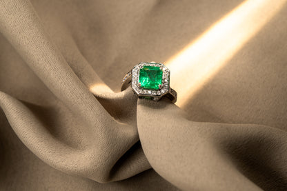 Anillo Esmeralda Recntagular y Halo Maximo