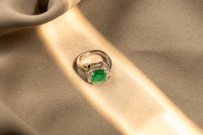 Anillo Esmeralda Recntagular y Halo Maximo