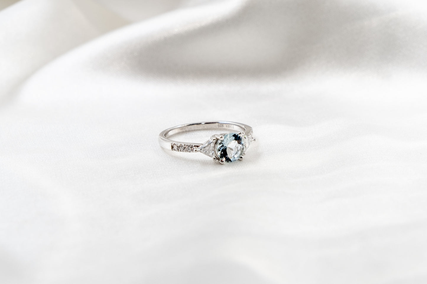 Anillo Trillion aguamarina