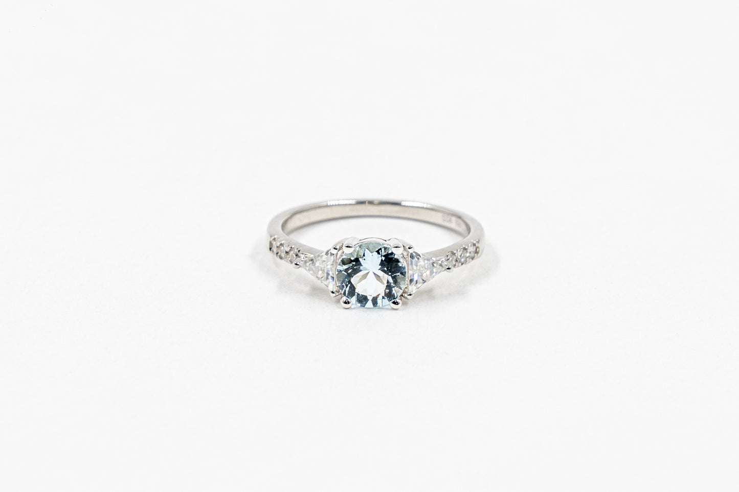 Anillo Trillion aguamarina