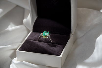 Anillo Bicolor Esmeralda Colombiana y Brillo Diamantes