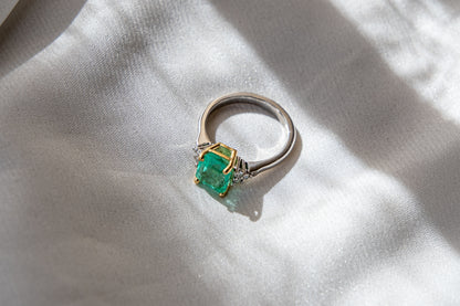 Anillo Bicolor Esmeralda Colombiana y Brillo Diamantes