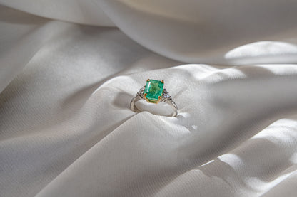 Anillo Bicolor Esmeralda Colombiana y Brillo Diamantes