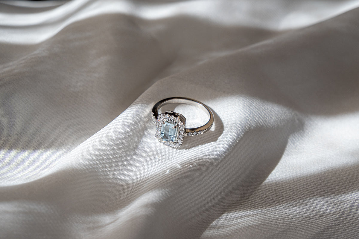 Anillo Aguamarina y Halo Diamantes