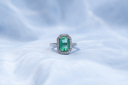 Anillo Halo Esmeralda Diamantes