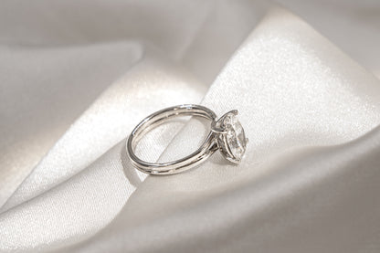 Anillo Diamante Oval y Argolla Convergente