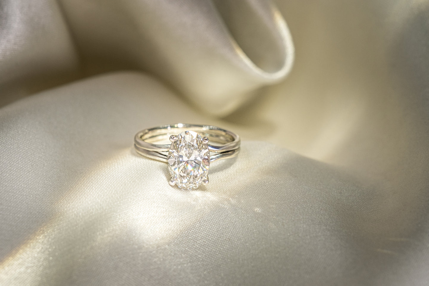 Anillo Diamante Oval y Argolla Convergente