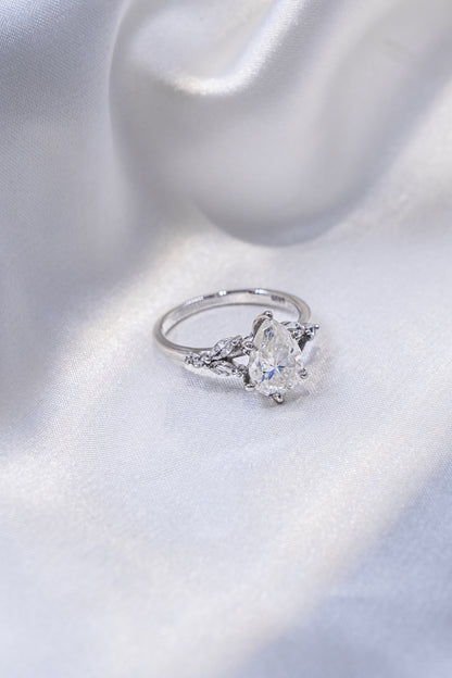 Anillo Diamante Pera y Brillo Marquise