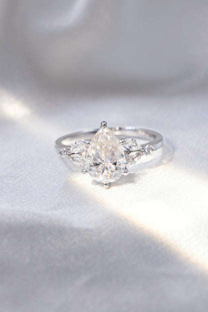 Anillo Diamante Pera y Brillo Marquise