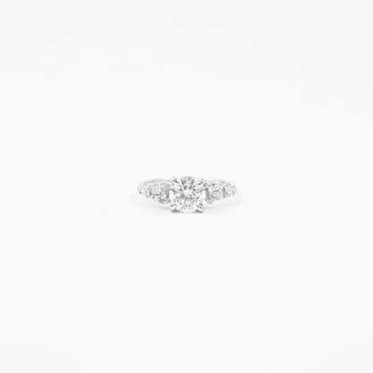 Anillo Solitario Moissanita y Rosas