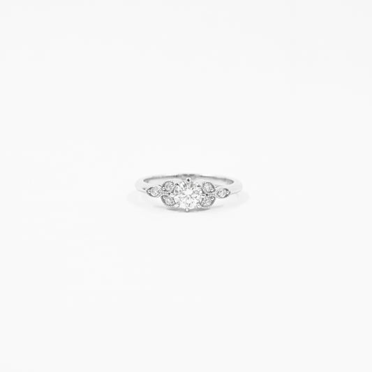 Anillo Petite Flor Moissanita