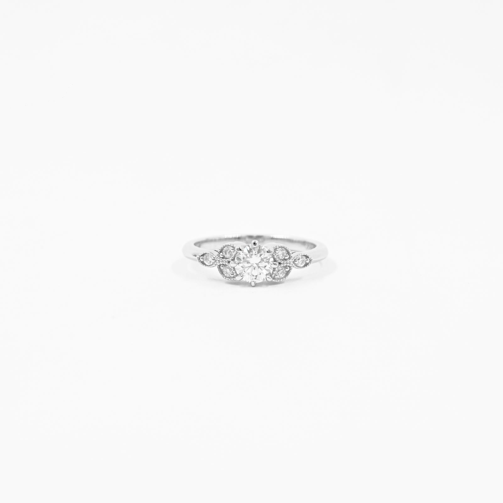 Anillo Petite Flor Moissanita