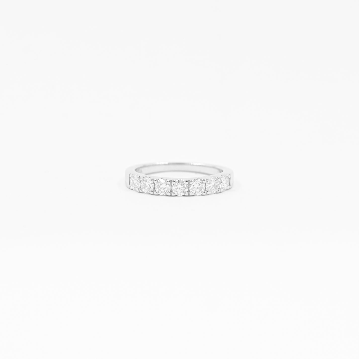 Anillo Medio Cintillo Clásico Moissanitas