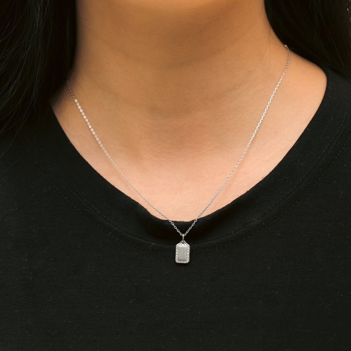 Colgante Medalla y Halo Moissanita