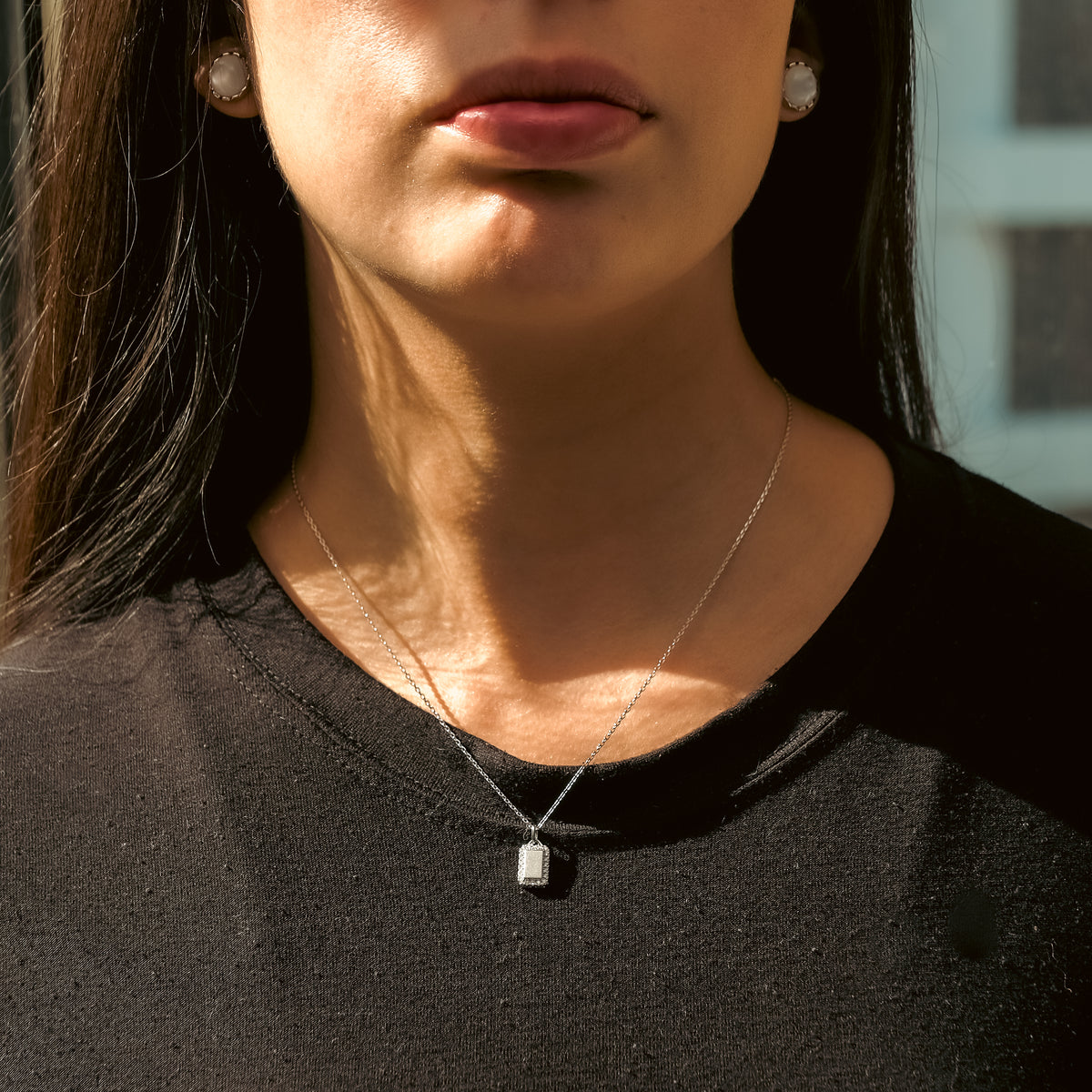 Colgante Medalla y Halo Moissanita