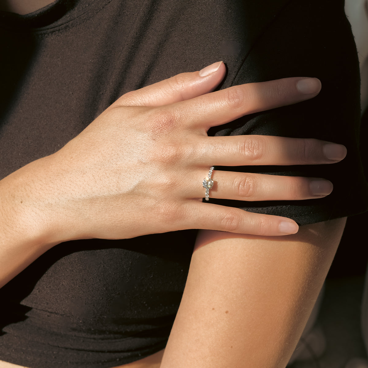 Anillo Solitario y Pave Moissanitas