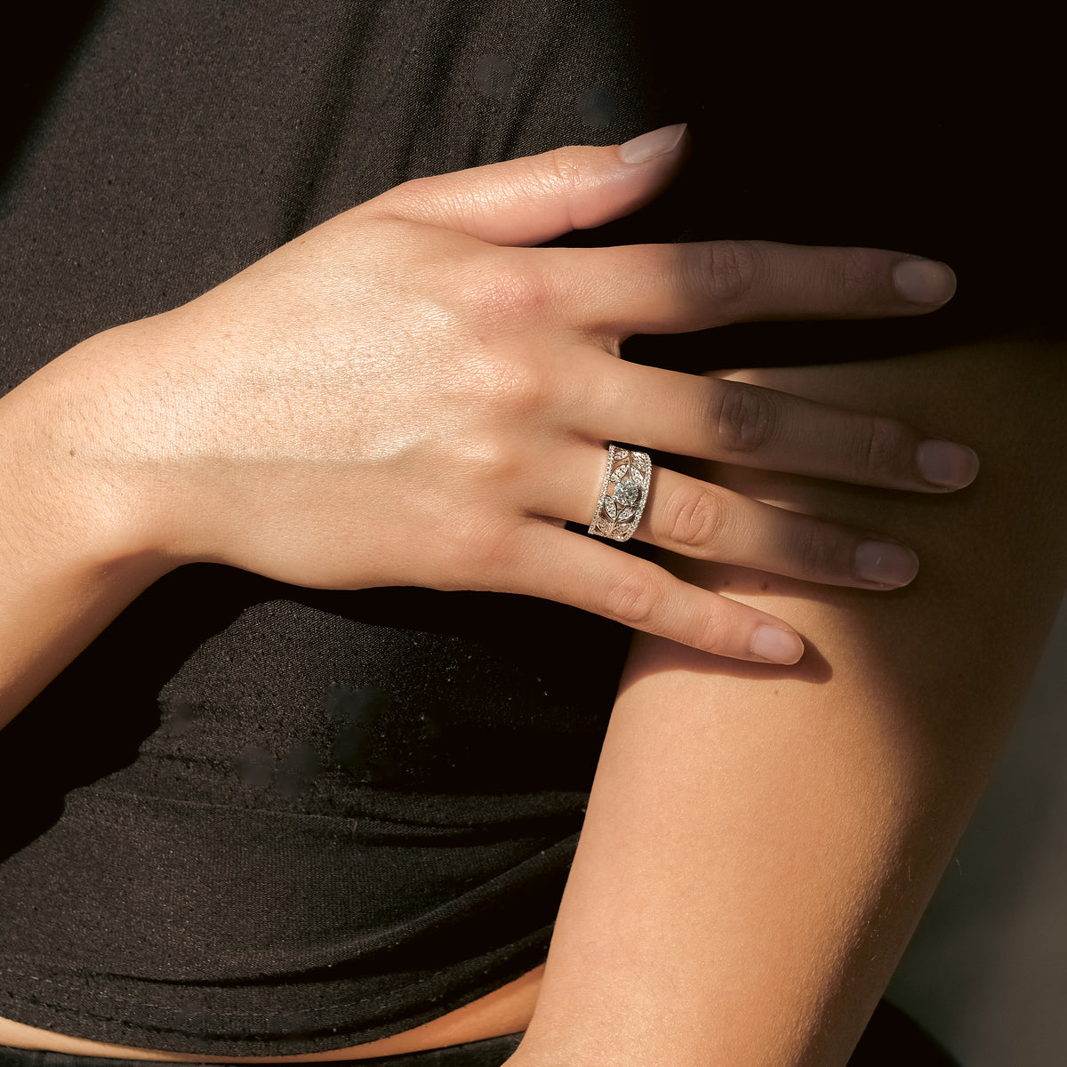 Anillo Banda de Pétalos Eternas