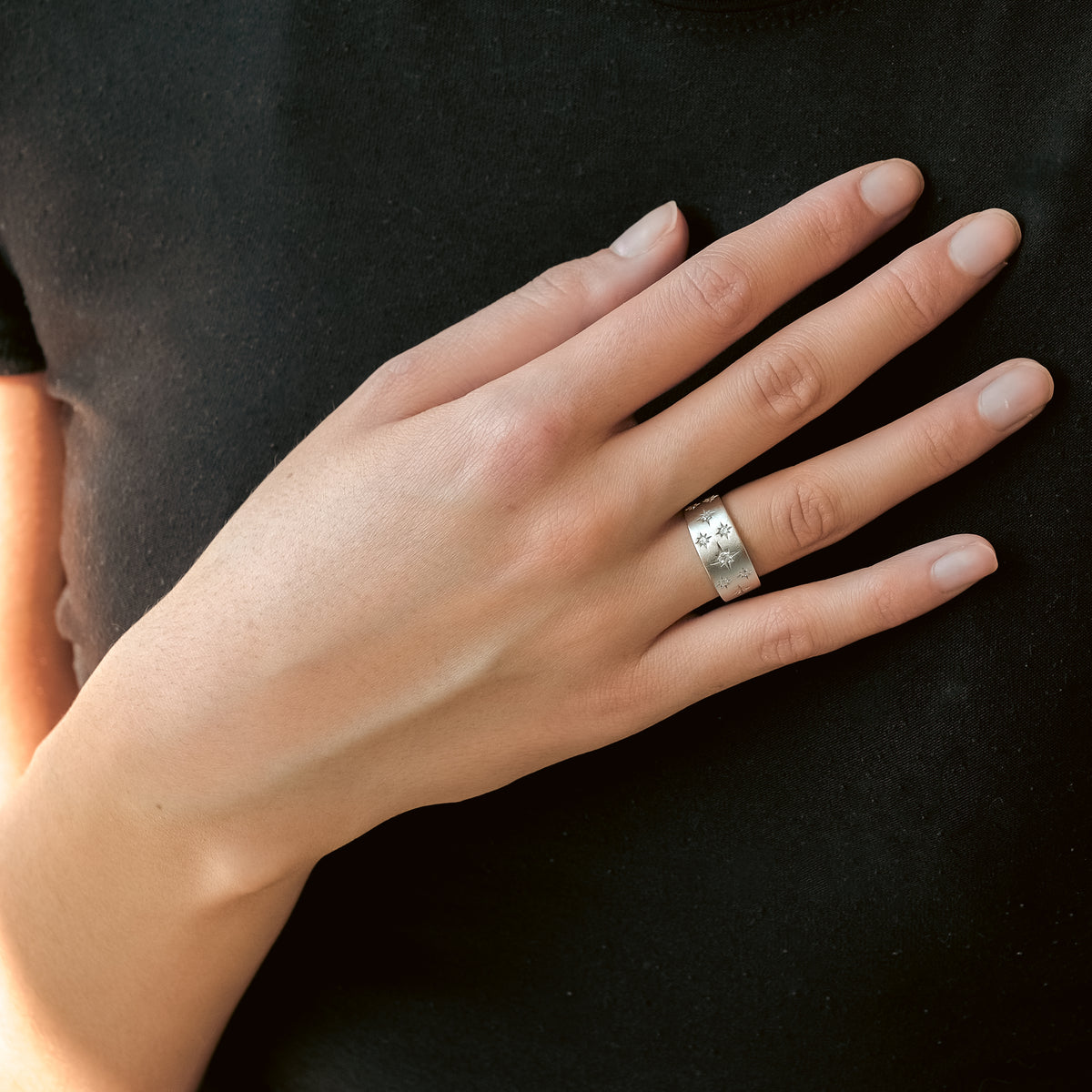 Anillo Brillo de Estrellas Moissanita