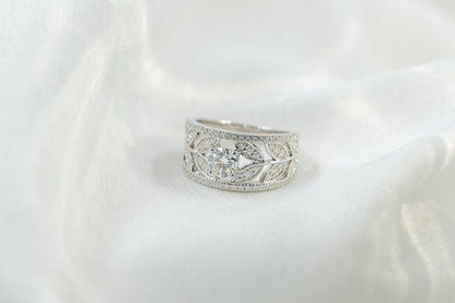 Anillo Banda de Pétalos Eternas