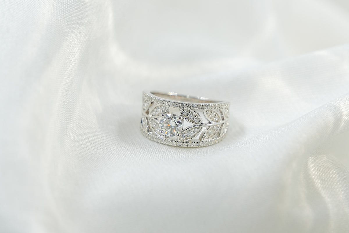 Anillo Banda de Pétalos Eternas