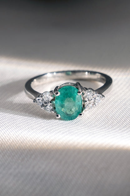 Anillo Esmeralda y Brillo Floral
