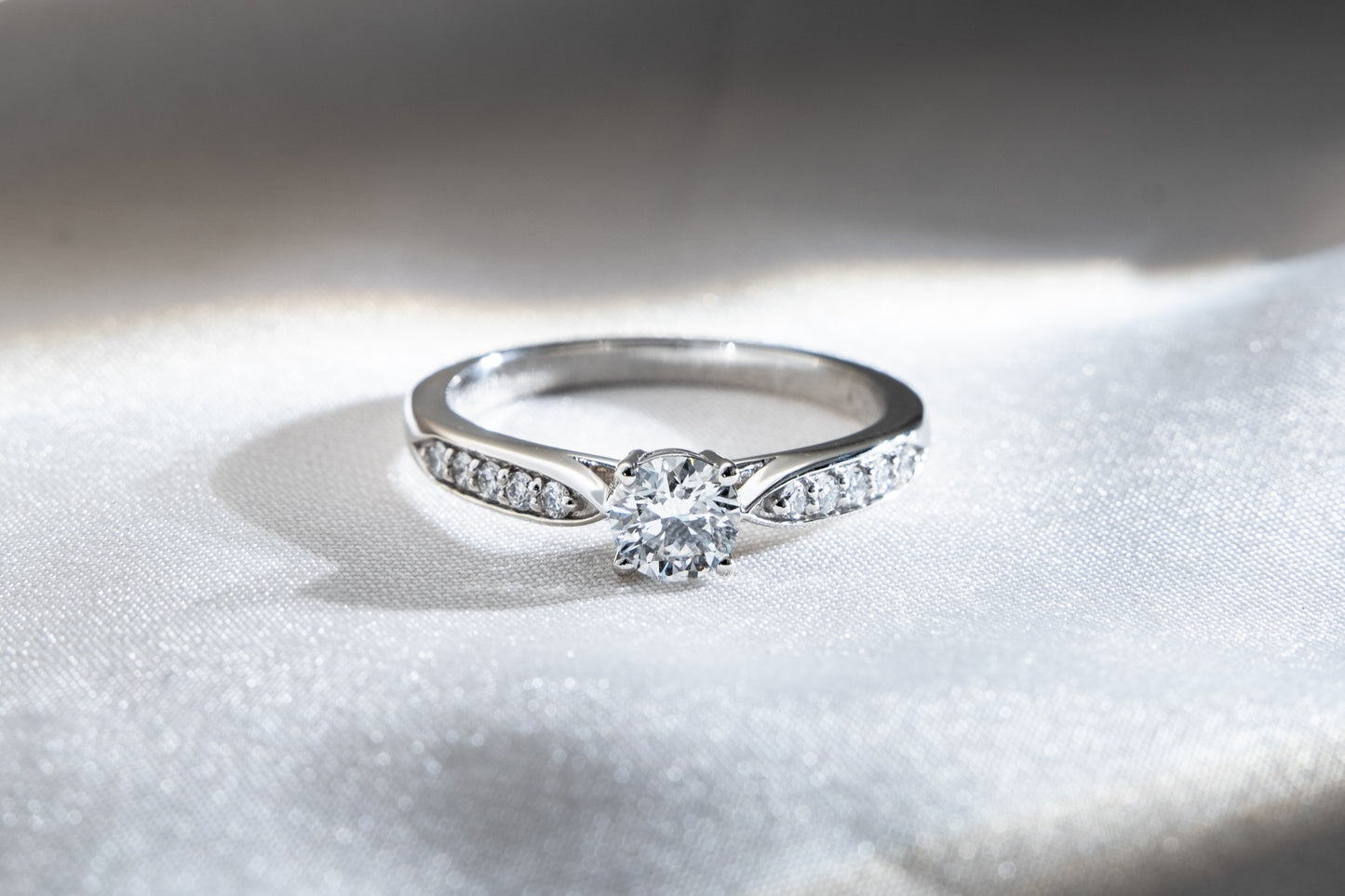 Solitario Diamante y Brillo Argolla