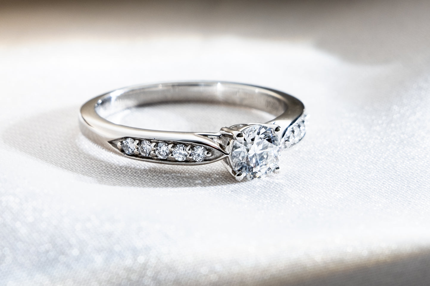 Solitario Diamante y Brillo Argolla