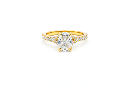 Anillo Diamante Oval y Brillo Convergente
