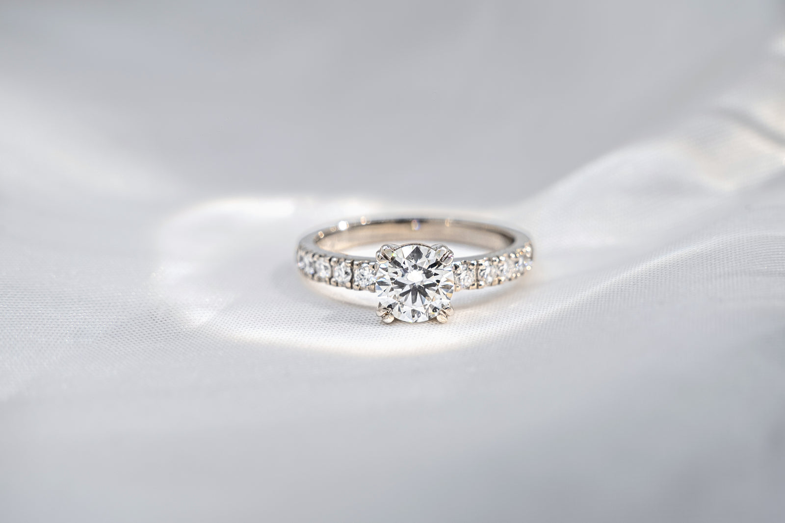 Anillo Diamante y Argolla Pave