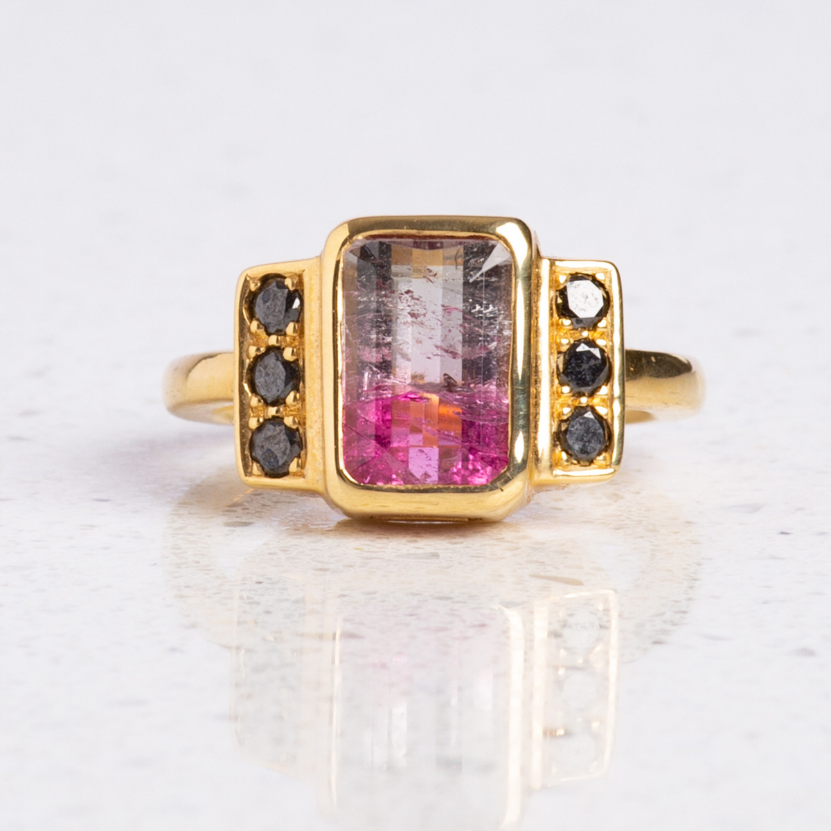 Anillo Turmalina Bicolor y Diamantes Negros