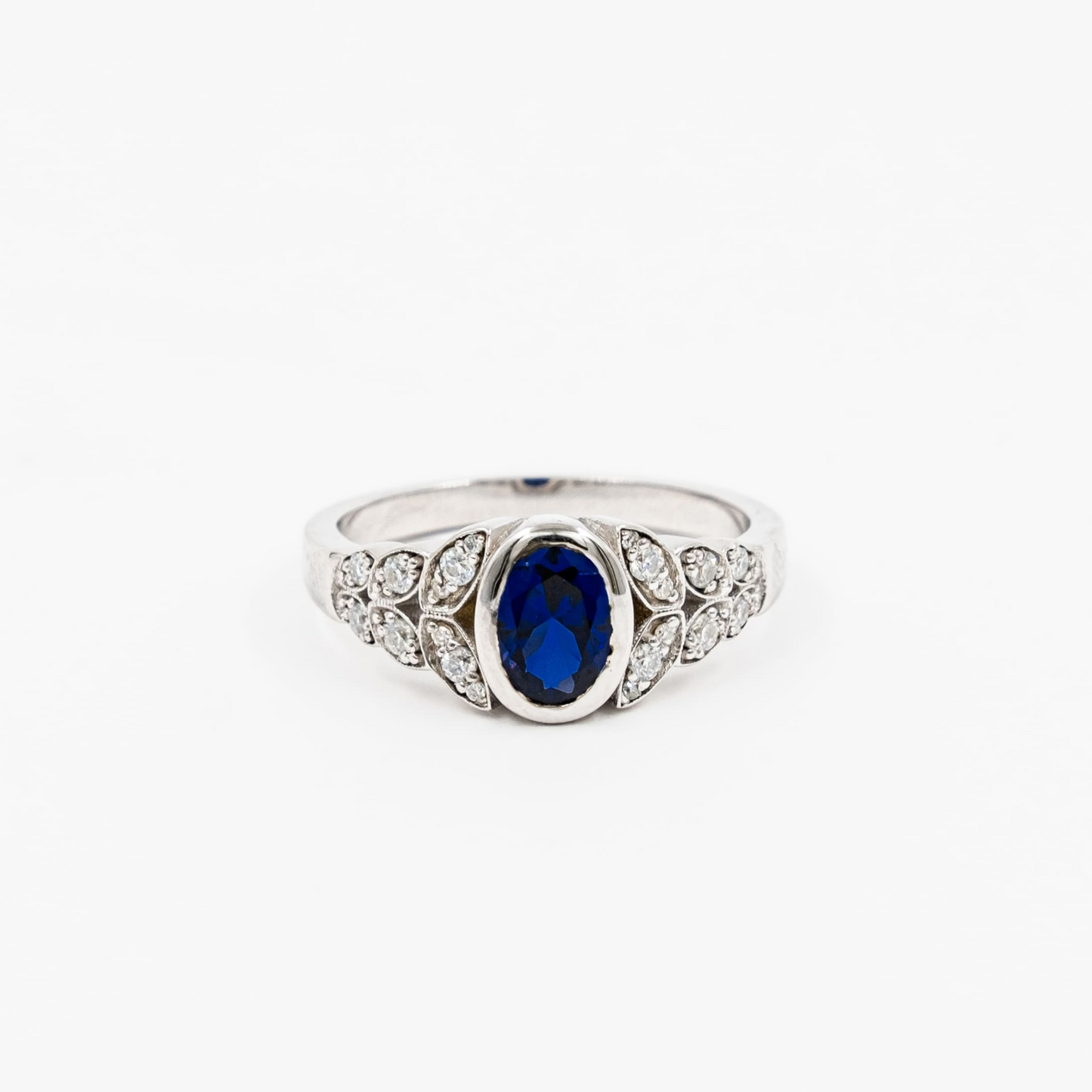 Anillo Zafiro Floreciente y Diamantes