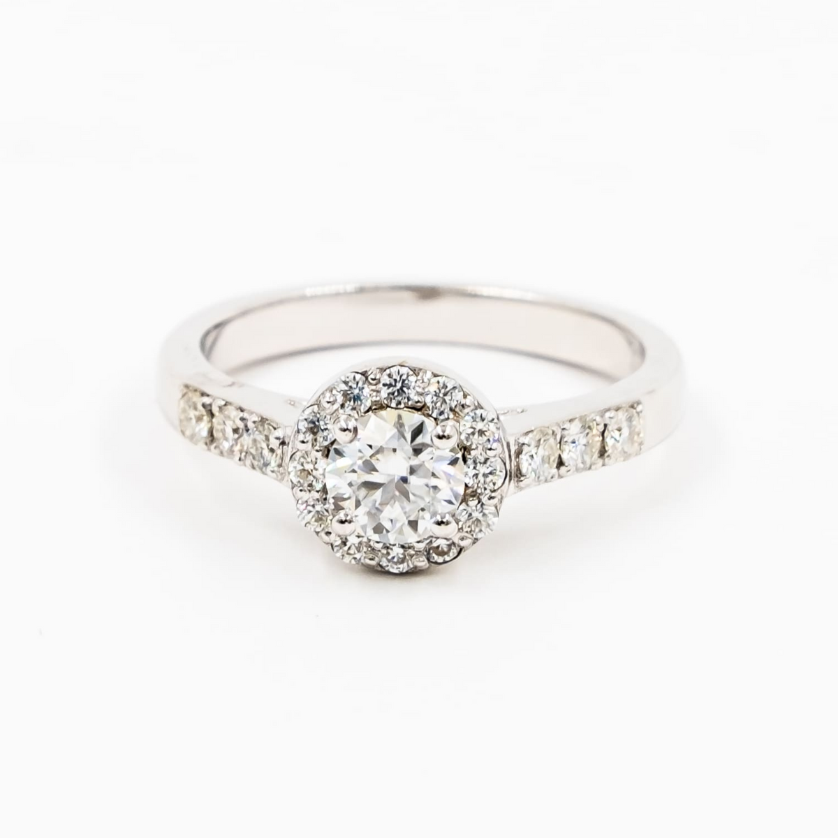 Anillo Halo Clásico Diamantes