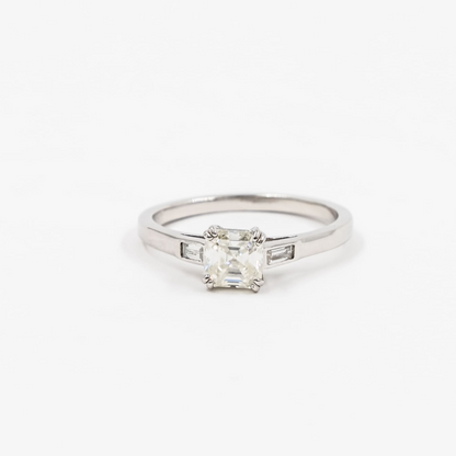 Solitario Diamante Assher y Baguettes