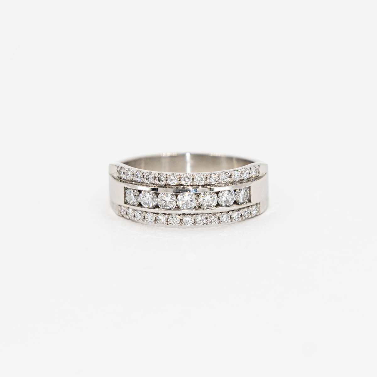 Triple Cintillo de Diamantes Macizo